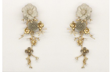 Pendientes rama coral oro mate con flor esmaltada 