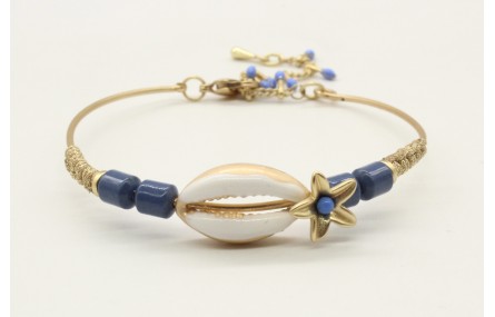 Pulsera rigida con macrame dorado palido, caracola