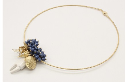 Collar rigido fino con burruño piedras azules, pat