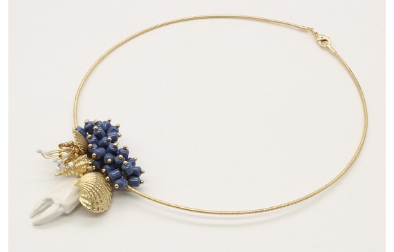 Collar rigido fino con burruño piedras azules, pat