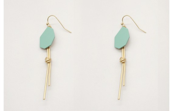 Pendientes con piezas esmaltadas en color tuequesa