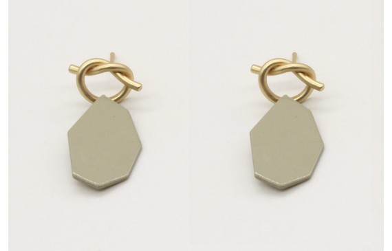 Pendientes perno nudo en oro mate y pieza esmaltad