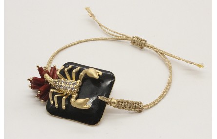 Pulsera macrame oro palido con cuadrado negro, esc