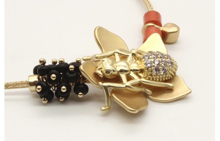 Pulsera hilo macrame oro palido con flor oro mate,