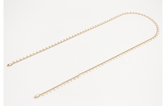 Cuelga mascarilla cadena de estrellas en oro mate.