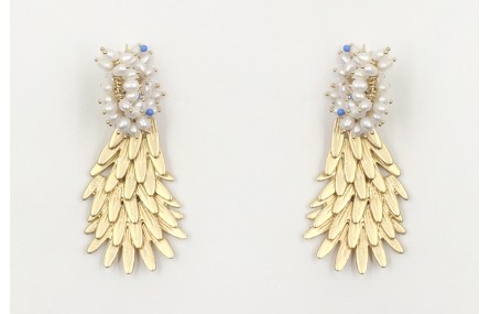 Pendientes aro forrado con perlas colgando escamas