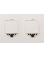 Pendientes arete cuadrado con bolas negras y macra