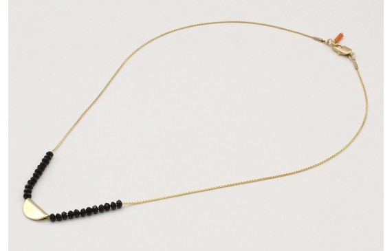 Collar cadena fina oro brillo con facetadas negras