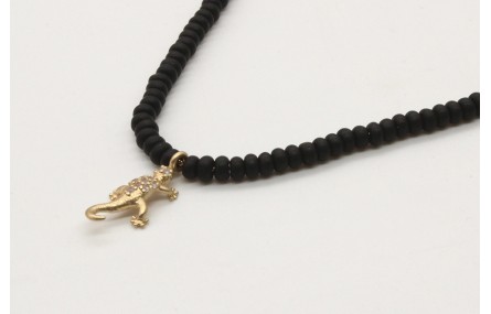 Collar cadena fina oro brillo con abalorio negro m