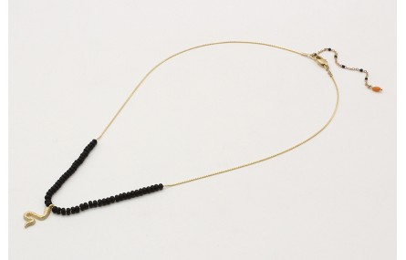 Collar cadena fina oro brillo con abalorio negro m