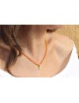 Collar con coralitos naranjas y colgante medialuna