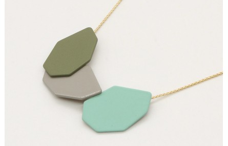 Collar con tres piezas esmaltadas en turquesa,gris