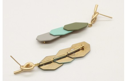 Pendientes perno nudo oro mate con piezas esmaltad