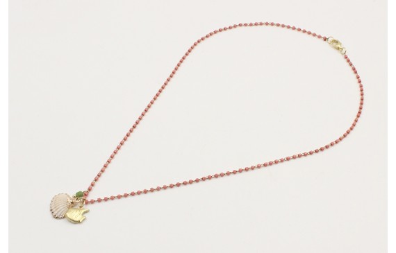 Collar cadena miyuki  rosa con colgantes pez oro m