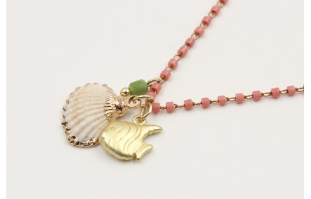 Collar cadena miyuki  rosa con colgantes pez oro m