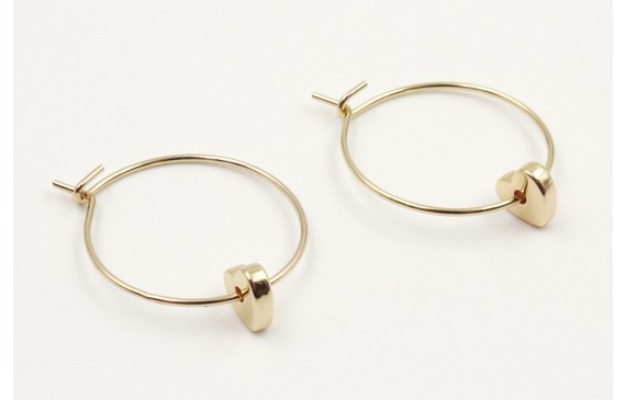 Pendientes aro dorado con corazón agujero central 