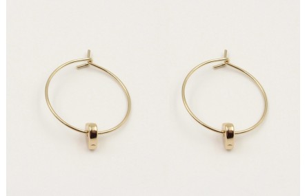 Pendientes aro dorado con corazón agujero central