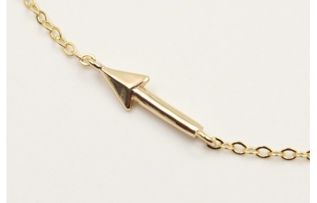 Pulsera cadena eslabon pequeño dorado con flecha. 