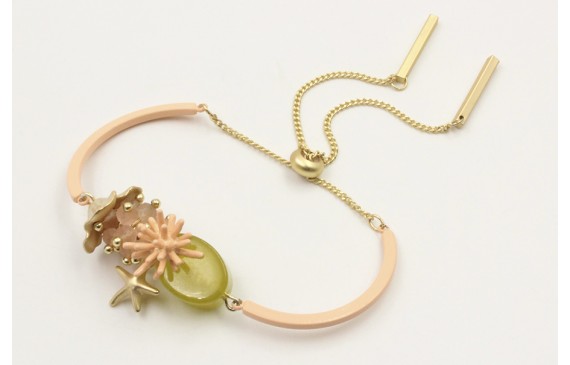Pulsera semirigida con bolas rositas, estrella de 