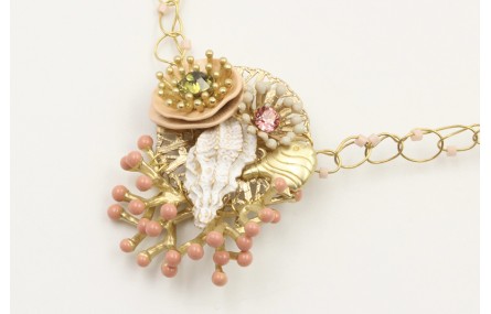 Collar fino de ganchillo con coral esmaltado rosa,