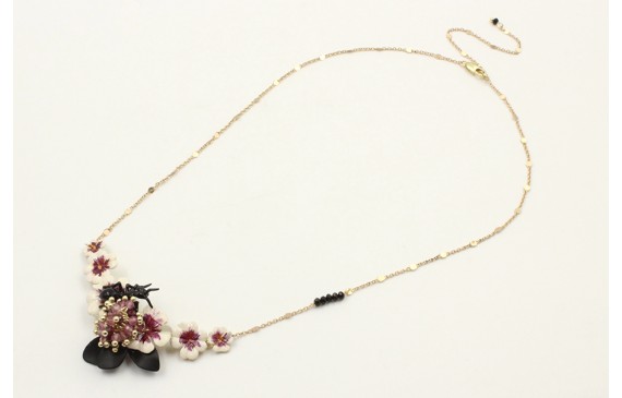 Collar con trio de flores blancas y moradas, burru