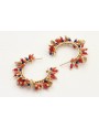 Pendientes de aro cosidos con corales, facetadas a