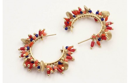 Pendientes de aro cosidos con corales, facetadas a