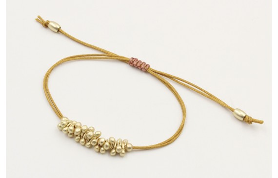Pulsera hilo macra,e marrón claro con nudo macrame