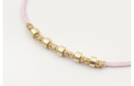 Pulsera hilo macrame lila y nudo microdriza dorado