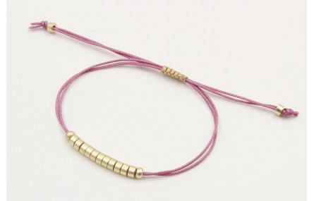 Pulsera hilo macrame malva con nudo dorado y pieza