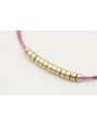 Pulsera hilo macrame malva con nudo dorado y pieza
