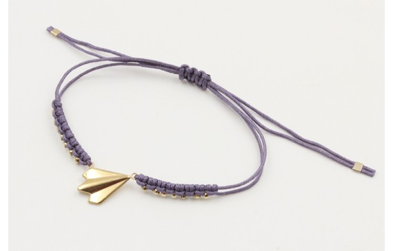 Pulsera macrame morado con bolitas doradas y avión