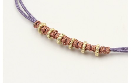 Pulsera macrame morado con nudo color oro rosa y r