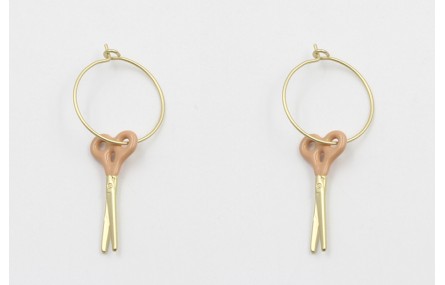 Pendientes aro oro mate con tijeras esmaltadas ros