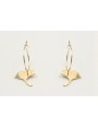 Pendientes aro dorado con gingko dorado. Largo 3,5