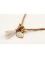 Collar seda color mostaza con colgante concha bord