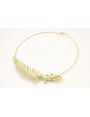 Collar rigido con rama de helecho  y cocodrilo tod