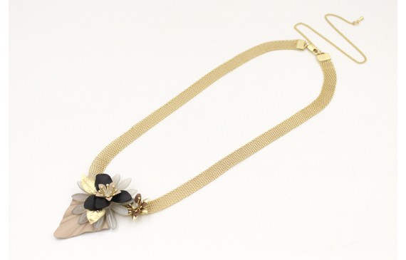 Collar de cadena de malla oro mate con centro de f