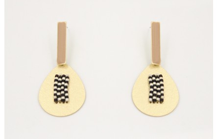 Pendientes perno listón esmaltado arena con colgan