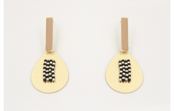 Pendientes perno listón esmaltado arena con colgan