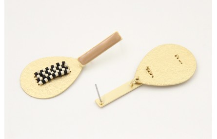 Pendientes perno listón esmaltado arena con colgan