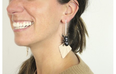 Pendientes perno barrita oro mate con colgante de 