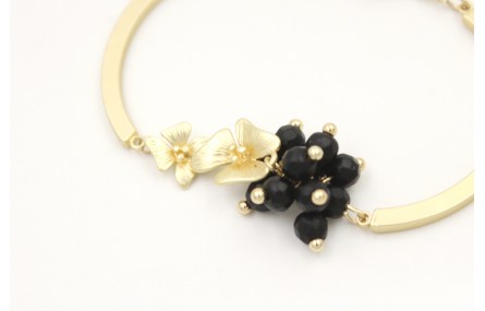 Pulsera semi rigida en oro mate con centro de flor