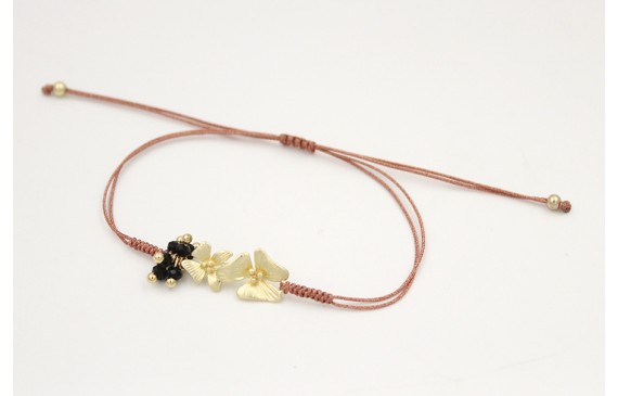 Pulsera hilo macramé oro rosa con hojas en oro mat