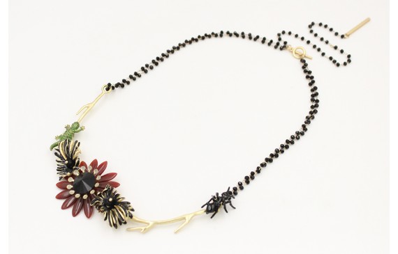 Collar cadena facetadas negras con rama oro mate c