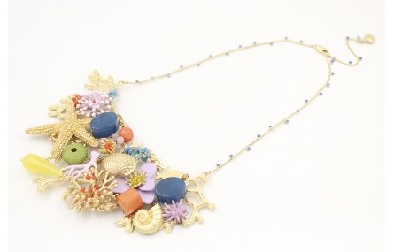 Collar babero coral oro mate con piezas en tonos l