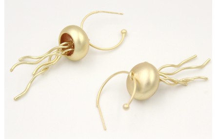 Pendientes aro con bolita oro mate y medusas colga