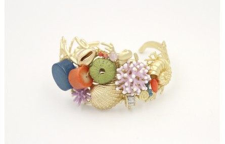 Brazalete coral oro mate con piezas en tonos lilas