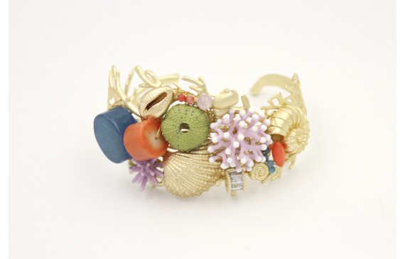 Brazalete coral oro mate con piezas en tonos lilas