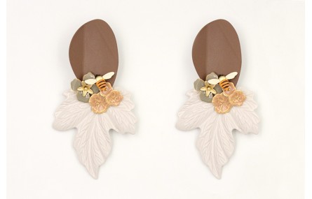 Pendientes perno ovalo doblado marrón con colgante